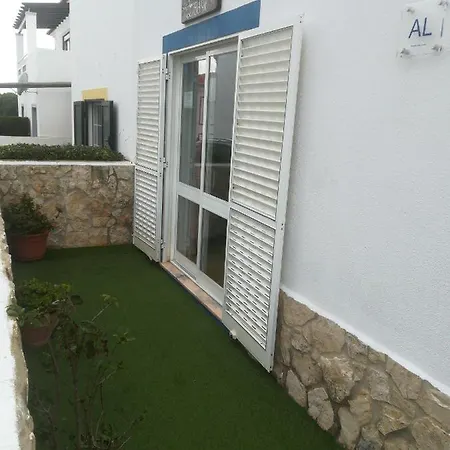 Carrapateira Lodge Konukevi *